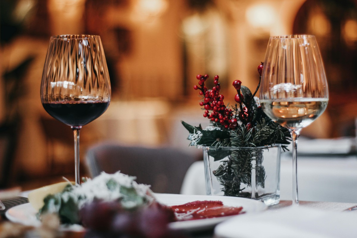 Wine Glasses on Christmas Table by Doğu Tuncer via Pexels